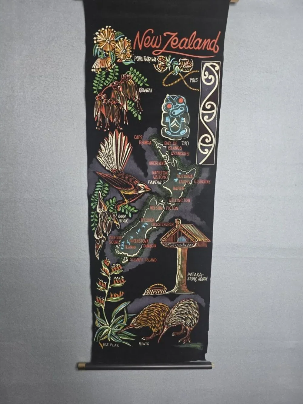 Vintage Retro New Zealand Map Souvenir Black Velvet Wall Hanging Scroll 32